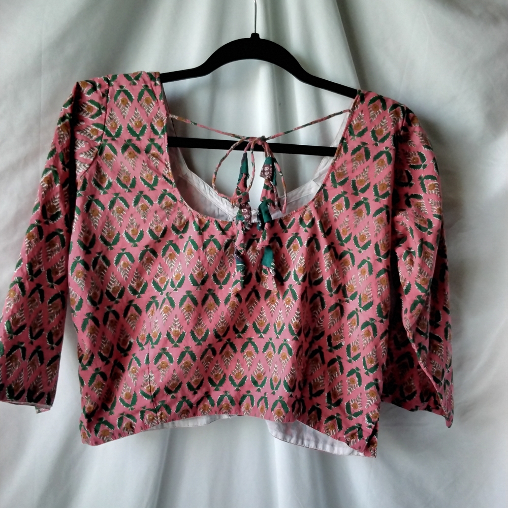Elegant Pink Patterned Blouse - image 7